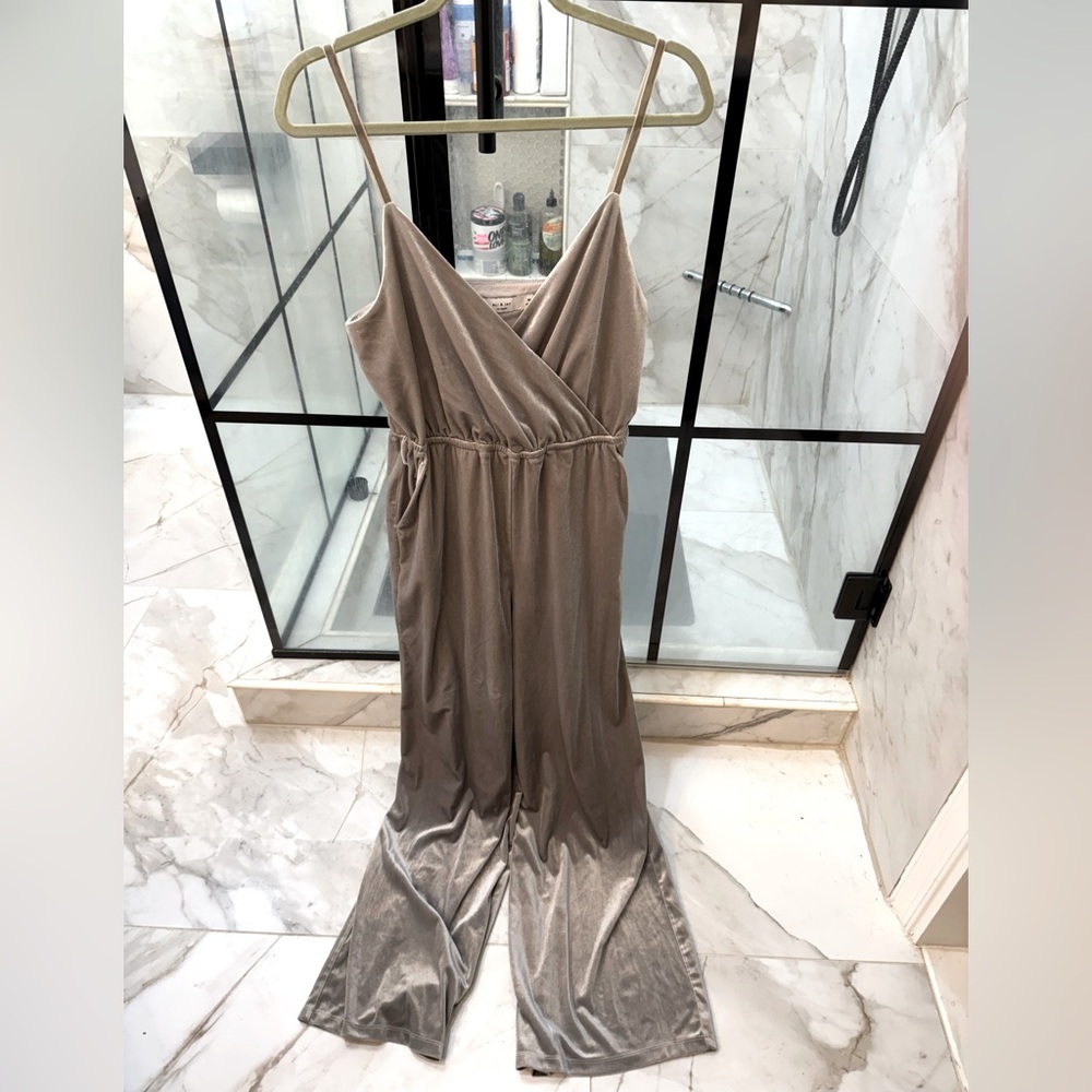 ALI & JAY LOS ANGELES Spaghetti Strap V-Neck Velvet Wide Leg Jumpsuit - Grey Med